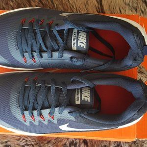 Nike Legend Trainers.  BRAND NEW!